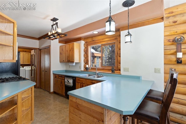 kitchen with kitchen peninsula, black dishwasher, sink, independent washer and dryer, and a breakfast bar area