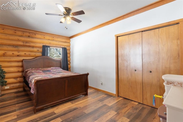 bedroom featuring a closet, ceiling fan, dark wood-type flooring, rustic walls, and ornamental molding