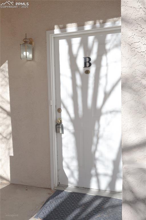 entrance to property with stucco siding