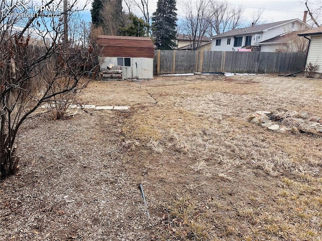 view of yard featuring a storage unit