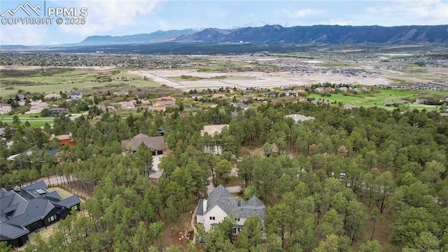 birds eye view of property featuring a mountain view