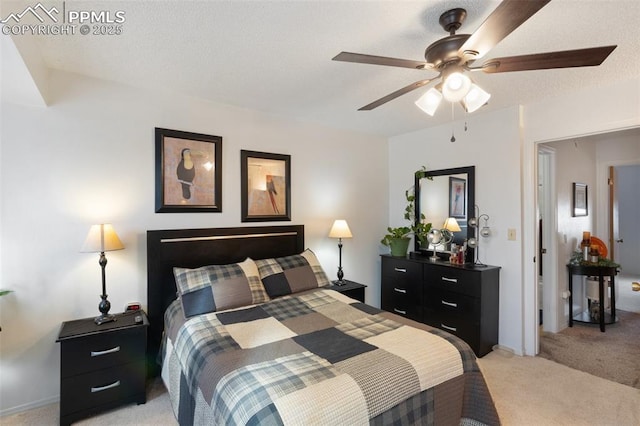 bedroom featuring a textured ceiling, light carpet, and ceiling fan