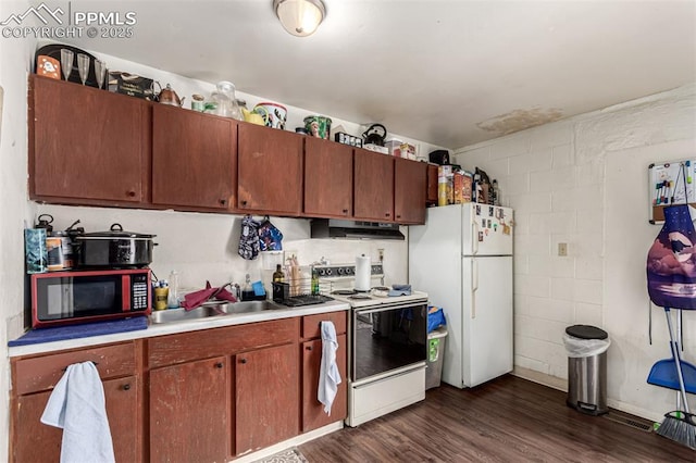 kitchen featuring dark wood-style flooring, freestanding refrigerator, under cabinet range hood, a sink, and range with electric stovetop