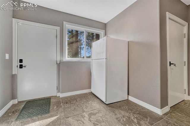 foyer with visible vents and baseboards