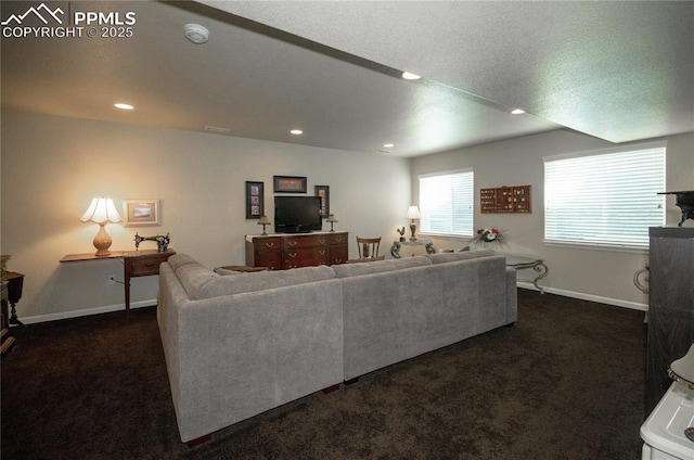 living area featuring recessed lighting, dark carpet, and baseboards