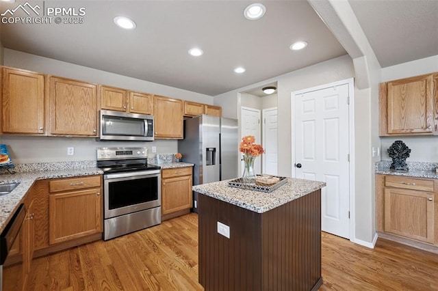 kitchen with light wood-type flooring, recessed lighting, appliances with stainless steel finishes, and a center island