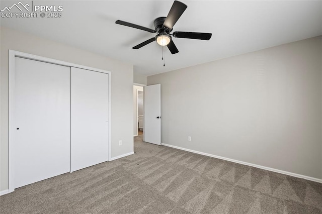 unfurnished bedroom featuring carpet floors, a ceiling fan, baseboards, and a closet