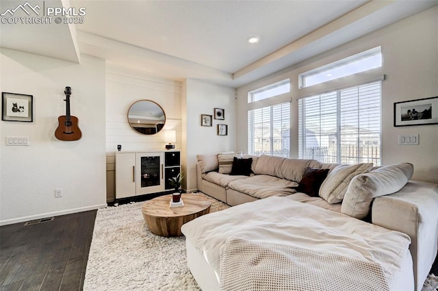 living area with dark wood-type flooring, recessed lighting, and baseboards