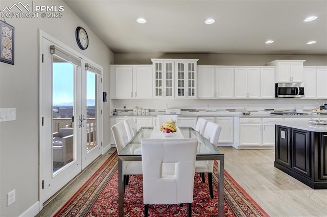 dining area with light wood-style floors, recessed lighting, and baseboards