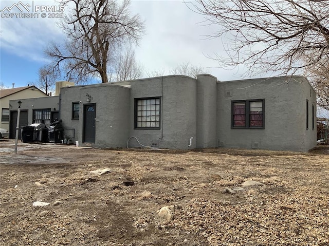 view of front of property with stucco siding and crawl space