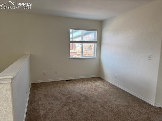 unfurnished room featuring carpet, visible vents, and baseboards