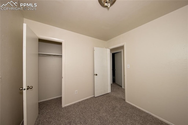 unfurnished bedroom featuring a closet, carpet flooring, and baseboards