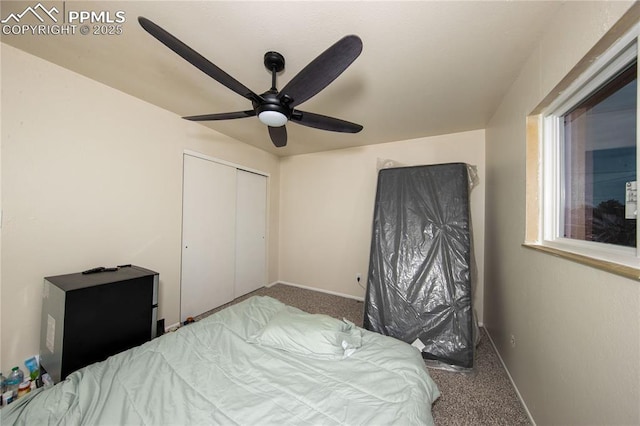 bedroom featuring ceiling fan, a closet, baseboards, and carpet flooring