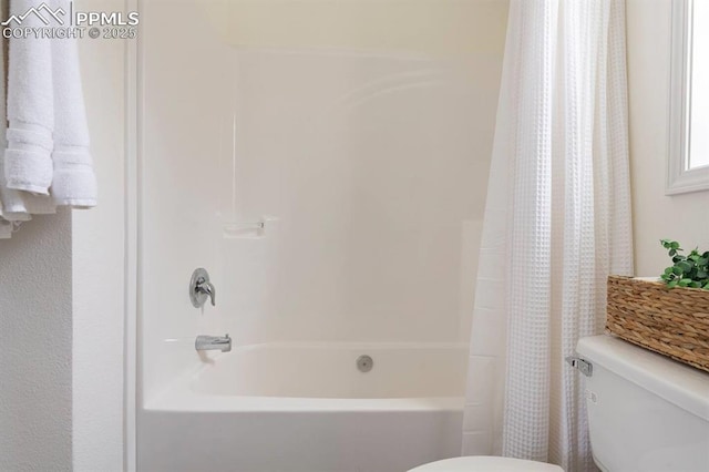 bathroom with shower / tub combo with curtain and toilet