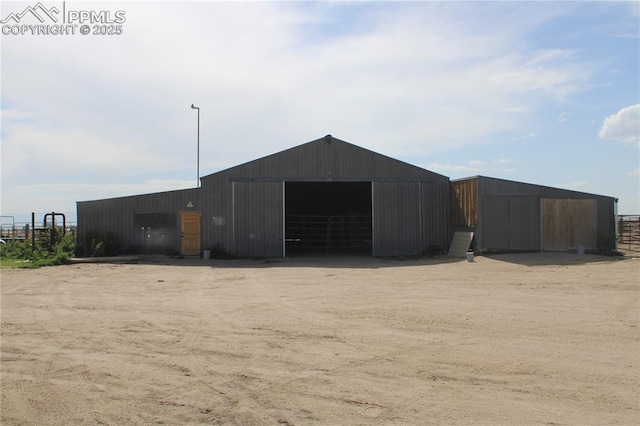 view of pole building featuring dirt driveway