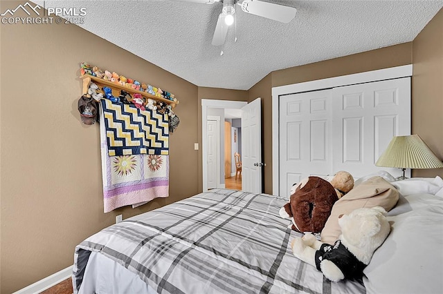 bedroom featuring a closet, baseboards, a textured ceiling, and ceiling fan