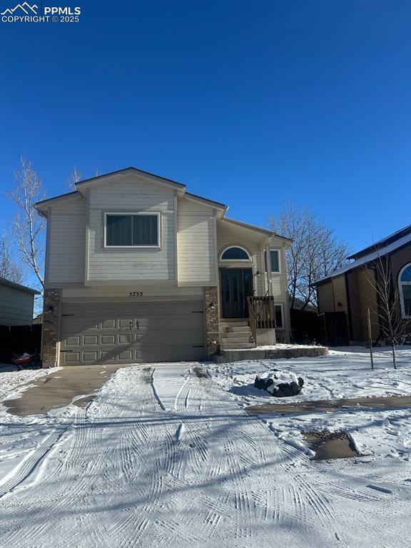 view of front of house with a garage and concrete driveway