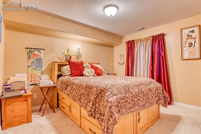 bedroom featuring light carpet, baseboards, visible vents, and a textured ceiling