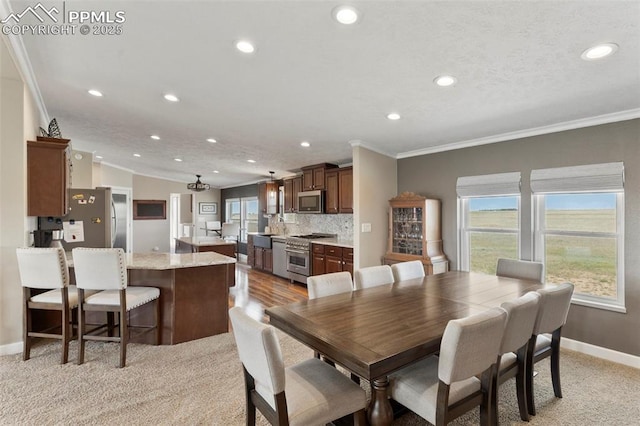 dining area with baseboards, vaulted ceiling, crown molding, and recessed lighting