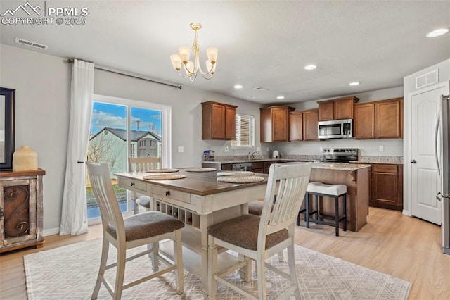 dining room featuring light wood-style flooring, visible vents, a chandelier, and recessed lighting