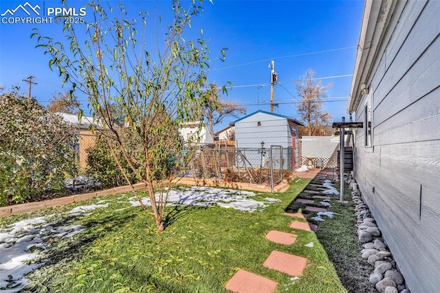 view of yard featuring fence and an outdoor structure