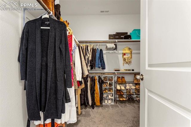 walk in closet featuring carpet flooring and visible vents