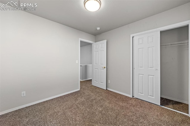 unfurnished bedroom featuring carpet, a closet, and baseboards