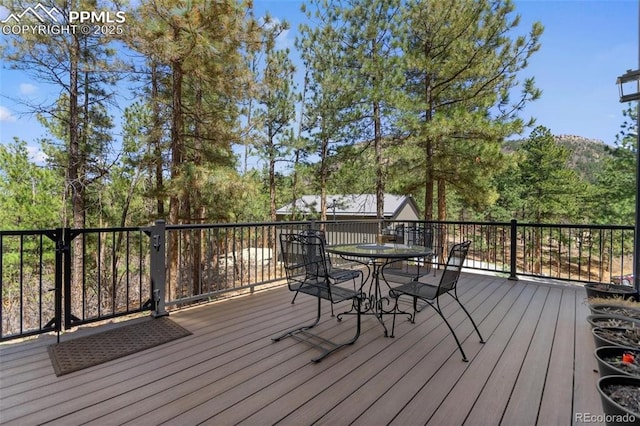 deck featuring outdoor dining space