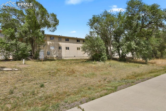 1073 Westmoreland Rd, Colorado Springs, CO 80907 - view of yard