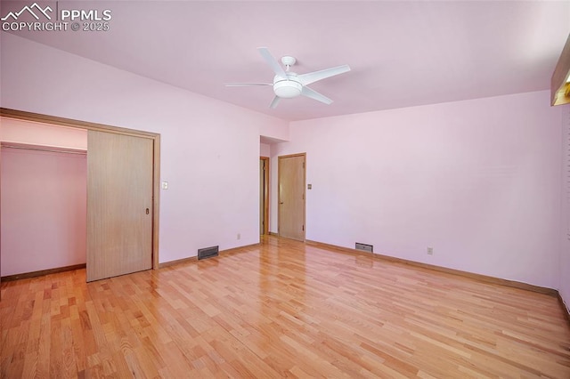 unfurnished bedroom with light wood-style flooring, baseboards, visible vents, and ceiling fan