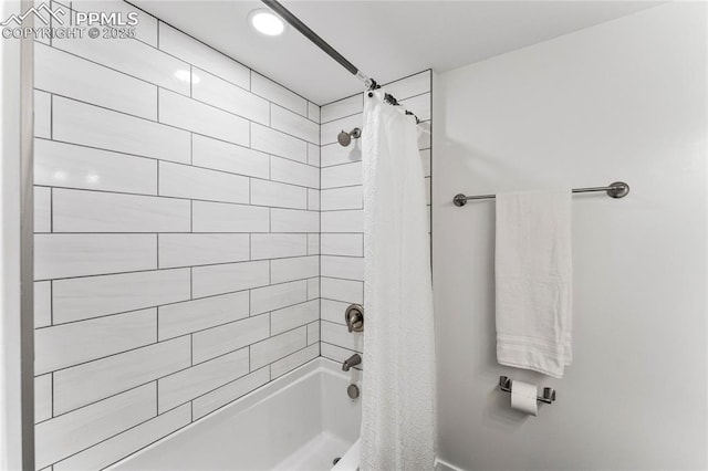 bathroom with shower / tub combo