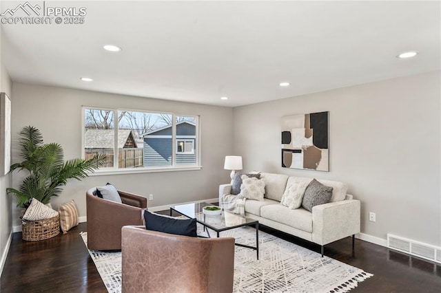 living area featuring recessed lighting, visible vents, baseboards, and wood finished floors