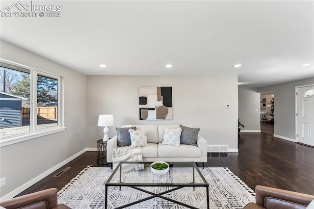 living room featuring recessed lighting, wood finished floors, visible vents, and baseboards