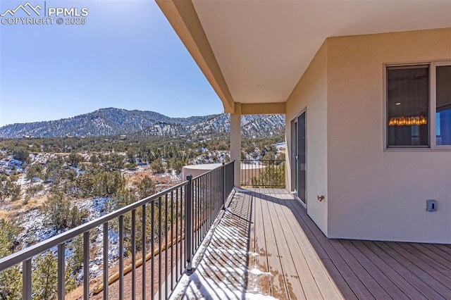 balcony featuring a mountain view