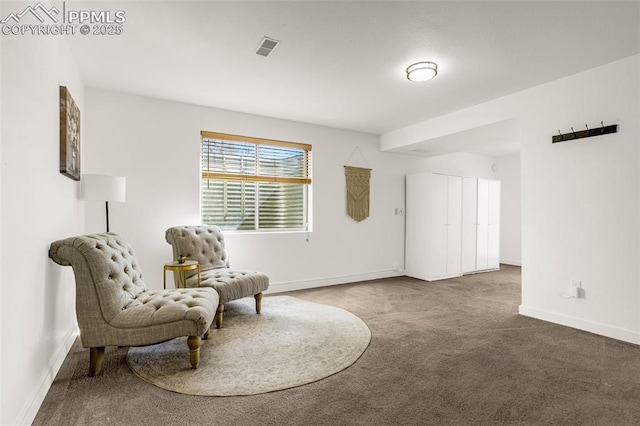 living area featuring carpet, visible vents, and baseboards