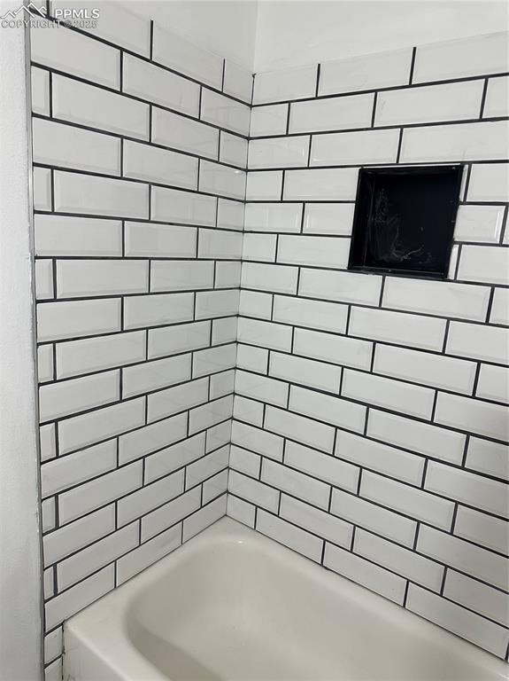 bathroom featuring shower / bathing tub combination