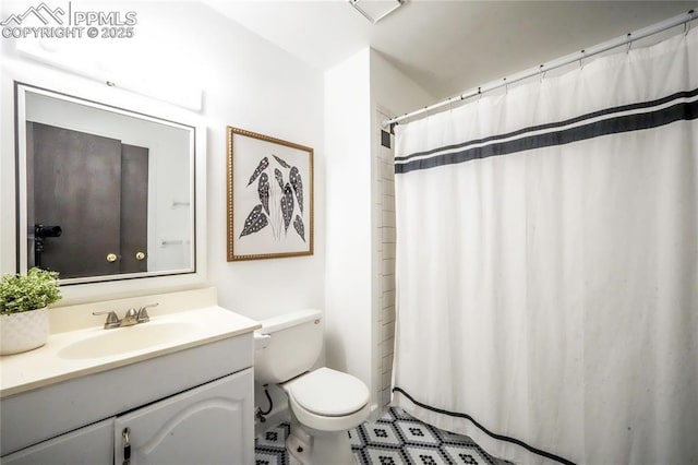 bathroom with toilet, vanity, and a shower with curtain