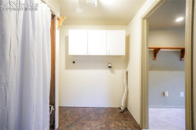 laundry room with cabinet space and electric dryer hookup