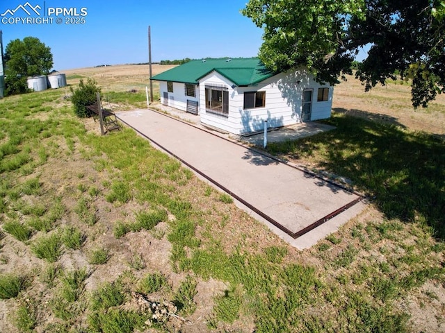 view of front of home with a front yard