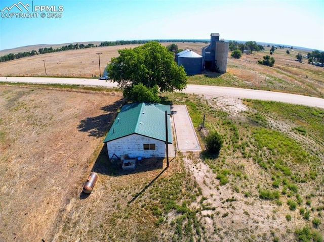 birds eye view of property featuring a rural view