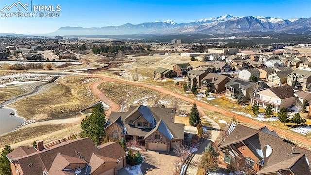 birds eye view of property featuring a mountain view and a residential view