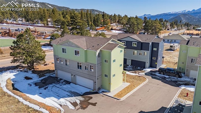 drone / aerial view with a mountain view and a residential view