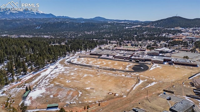 bird's eye view with a mountain view