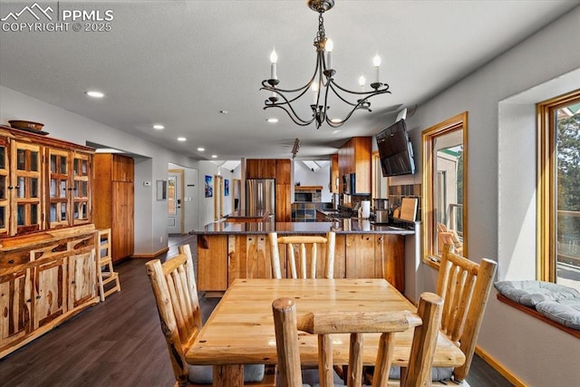 dining space with a chandelier, dark wood-type flooring, recessed lighting, and baseboards