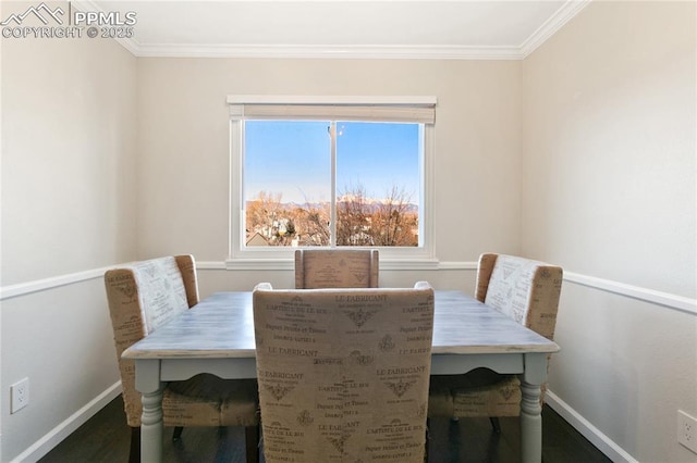 dining area with baseboards and crown molding