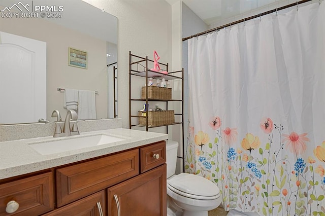 bathroom with vanity, curtained shower, and toilet