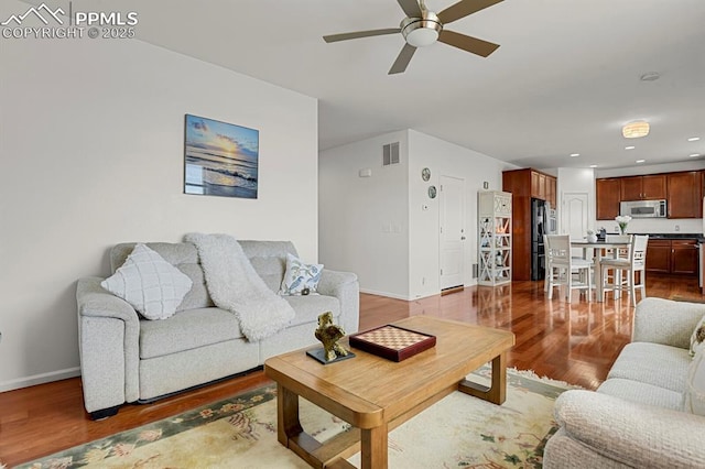 living room with light wood-type flooring, visible vents, recessed lighting, baseboards, and ceiling fan