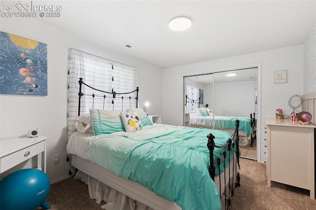 bedroom featuring carpet floors, visible vents, and a closet