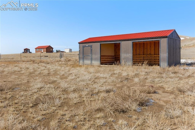 view of outdoor structure featuring an outbuilding