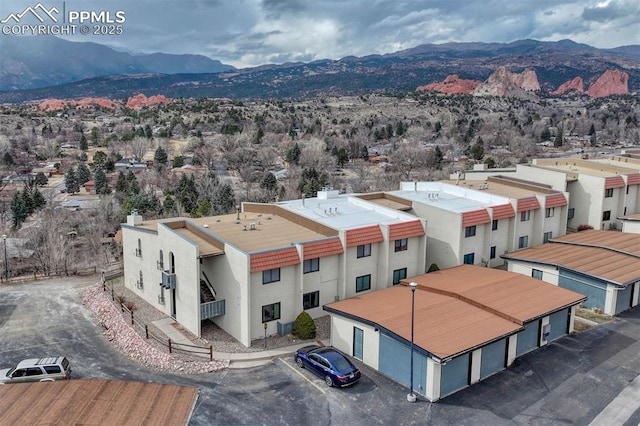 bird's eye view featuring a mountain view